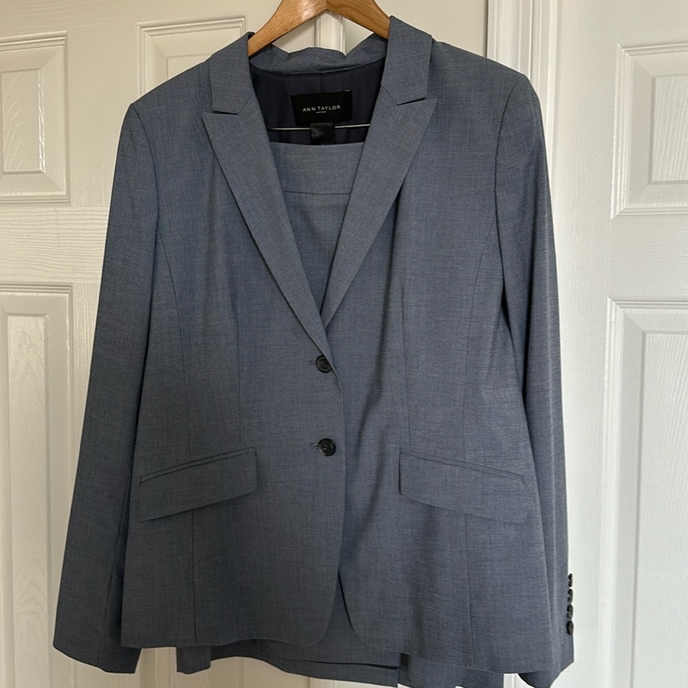 Ann Taylor factory summer suit. Size 10